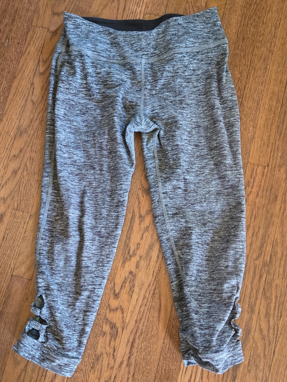 Beyond Yoga Heather Gray Cropped Leggings with Cutout Detail